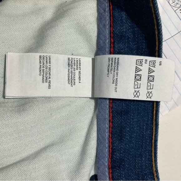 TOMMY HILFIGER Sz 40 x  30 Classic Lightly Distressed Jeans NWT - Picture 12 of 16